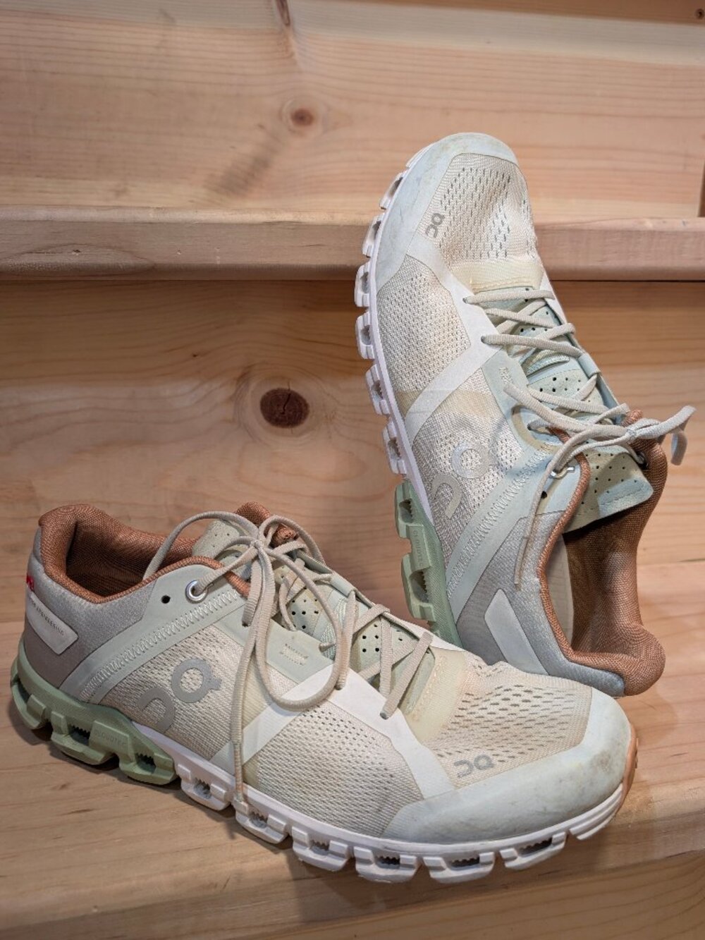 EUC ON Cloudflow Women's 10 Running Shoes Aloe White Gray Helion Lightweight